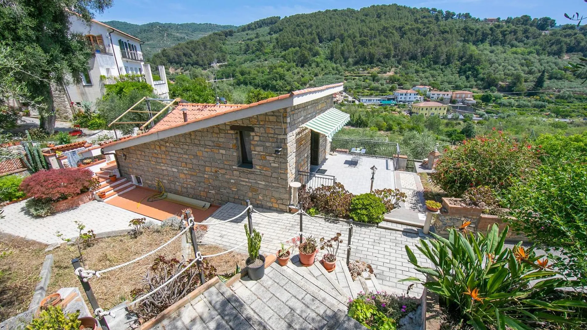 Villa Breezy Way - Among Greenery - Happy Rentals location